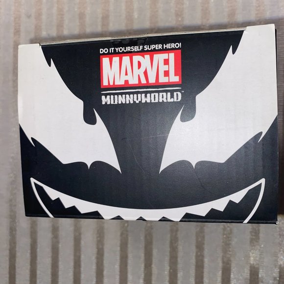 MARVEL MINI VENOM FIGURE - Picture 2 of 6